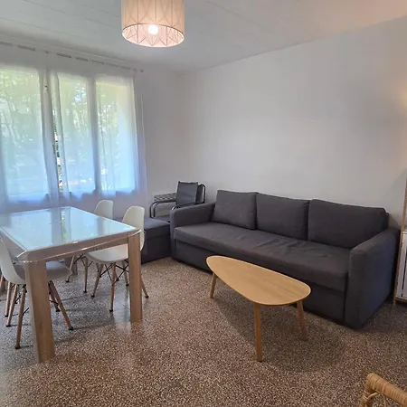Apartamento In Near The With Balcony