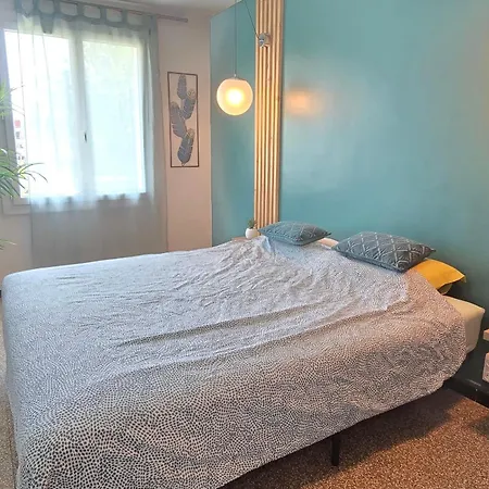 Apartment In Near The With Balcony *