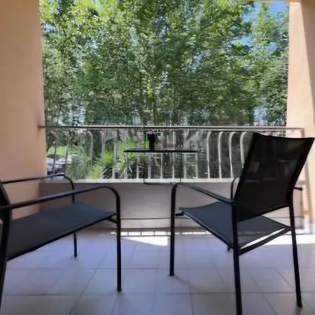 In Near The With Balcony Apartment *